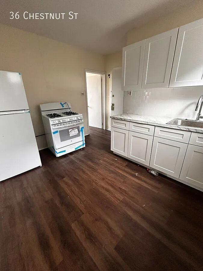 2 bed, $2,400 — Photo 2