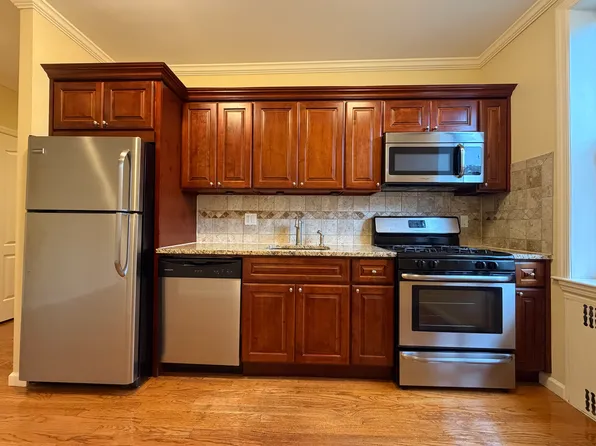 2282 Ocean Avenue image 1 of 7