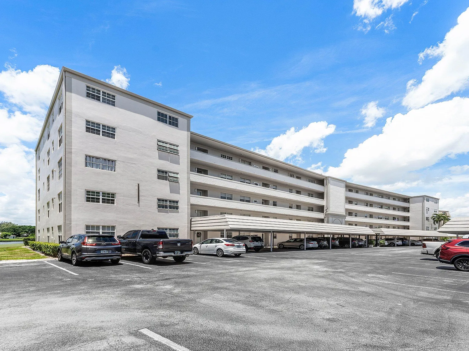 250 John F Kennedy Dr — Photo 2