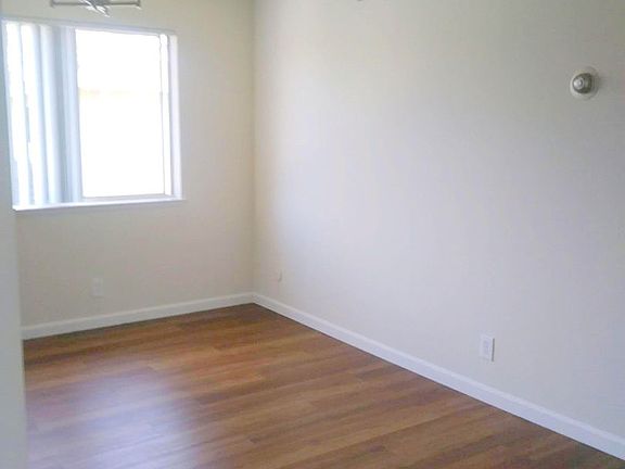 3rd image of 3285 Homestead Rd APT 4
