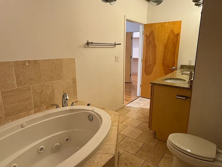 1339 S Flores St #107 — Photo 19