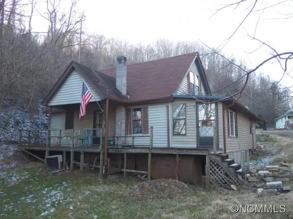 147 P Davis Rd, Marshall, NC 28753