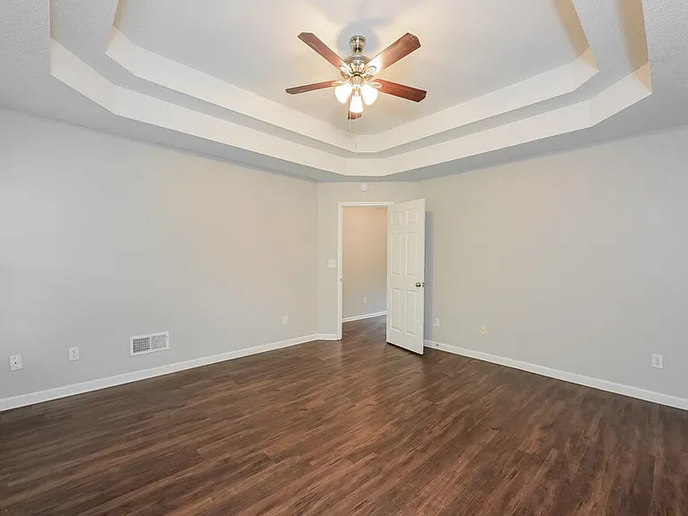 128 Alexander Dr — Photo 10