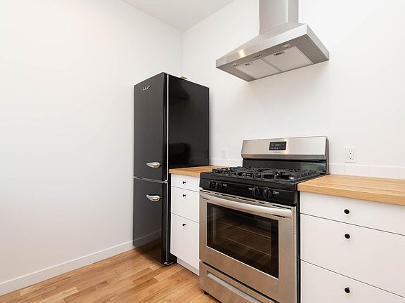 5th image of 3700 W Sunset Blvd APT 4