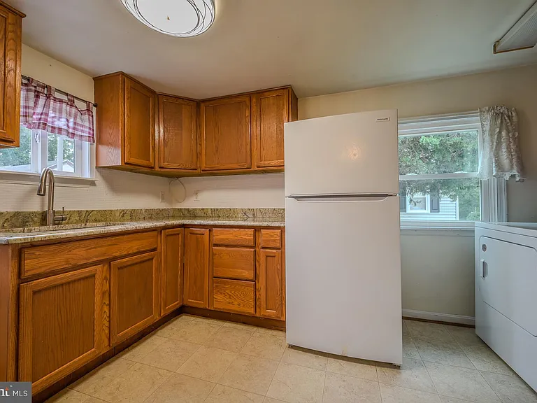 51 Virginia Ave — Photo 6
