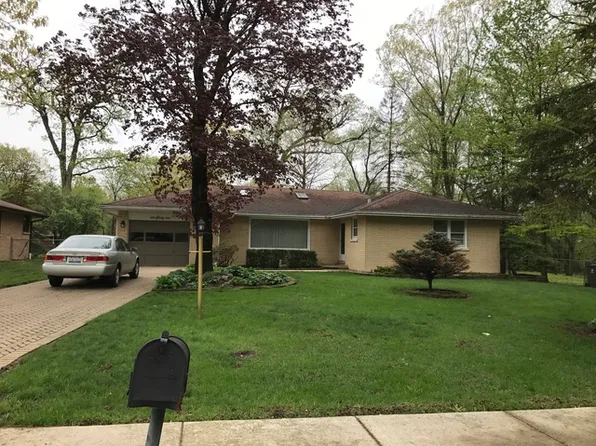 141 Iroquois Trl, Wood Dale, IL 60191