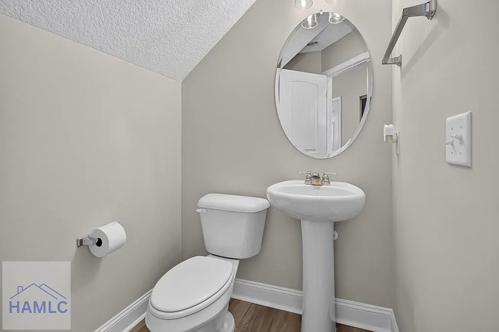 3 bed, 2.5 bath, 2030 sqft, $2,400 — Photo 4