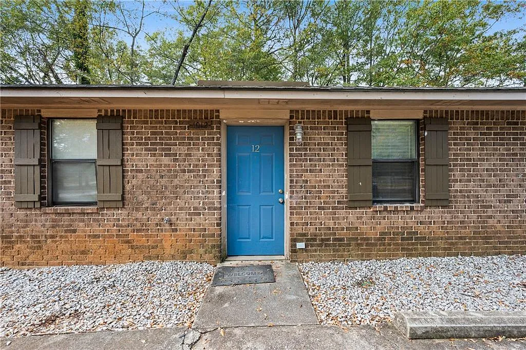 2 bed, 1.0 bath, 983 sqft, $1,350 — Photo 2