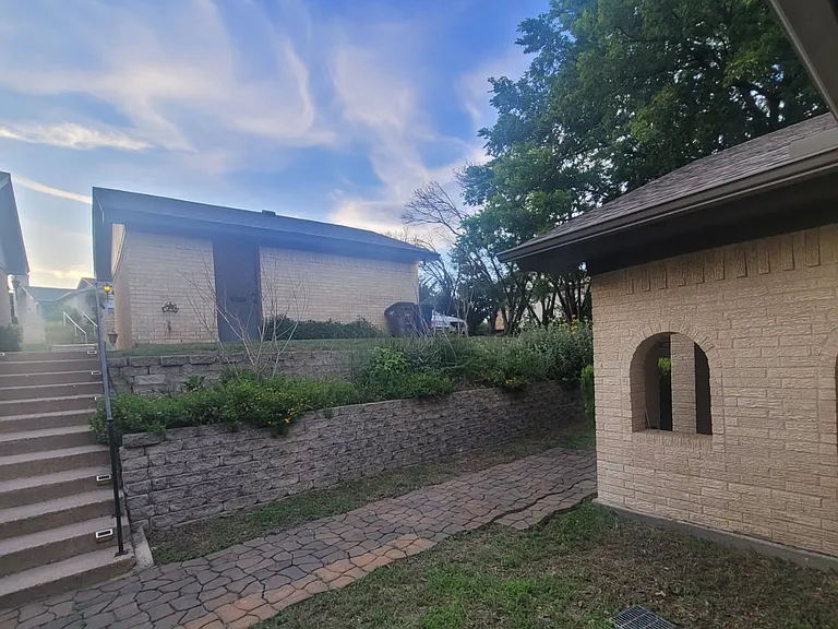 8832 Sandcastle Ct — Photo 16