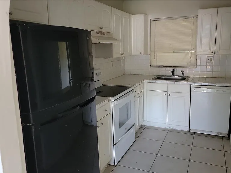 609 SW 79th Ter — Photo 12