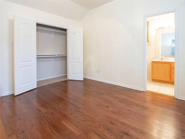 1203 Lovett St — Photo 8