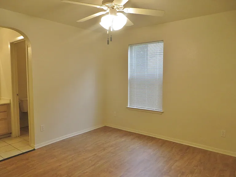 2216B Katy Ln — Photo 11