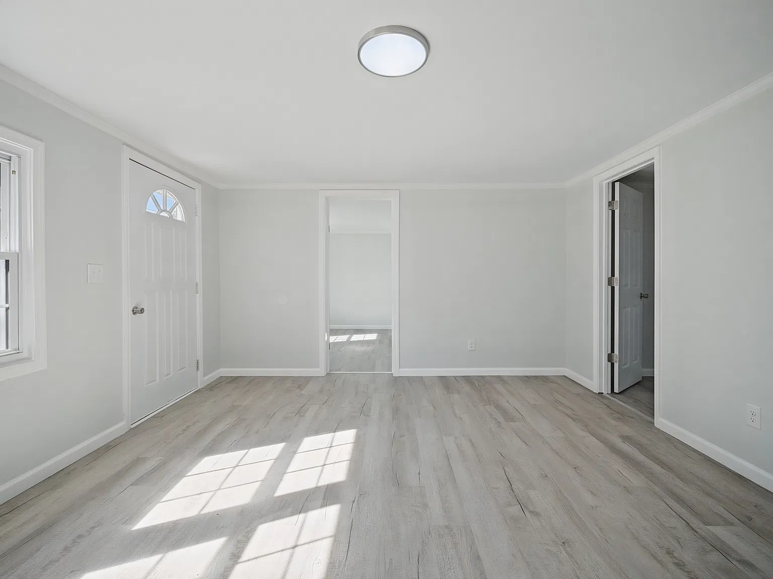 3 bed, $2,050 — Photo 2