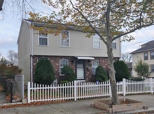 731 Academy Ave, Providence, RI 02908