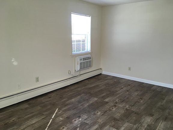3rd image of 16 Kensington Cir APT B