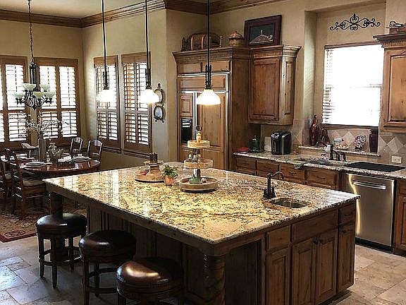 4th image of 990 Woodstream Dr
