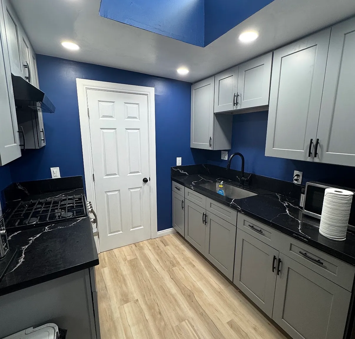 2 bed, 1.5 bath, 850 sqft, $2,500 — Photo 3