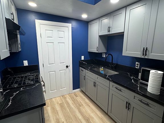3rd image of 324 W Washington St APT 2