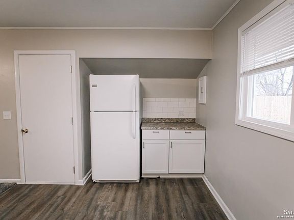 5th image of 1216 Yale Ave