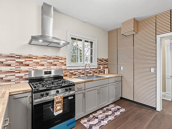 5th image of 125 E Delaware St