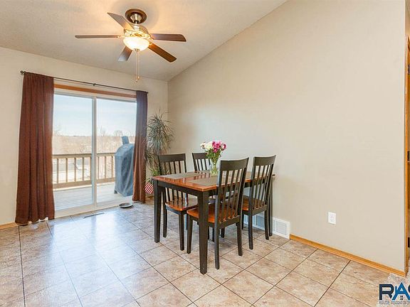 5th image of 2112 E Tricia Ln