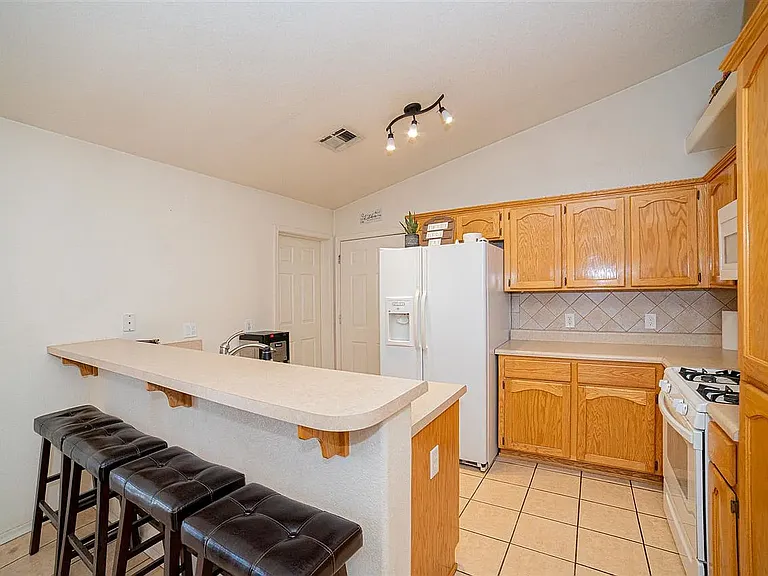 5435 E 30th Pl — Photo 4