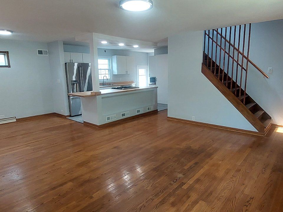 1st image of 634 Washington Pl