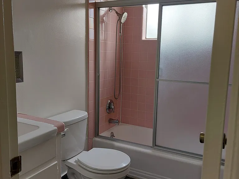 1016 N Orange Grove Ave #9 — Photo 11