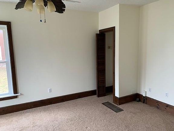 5th image of 942 Brown Ave #1