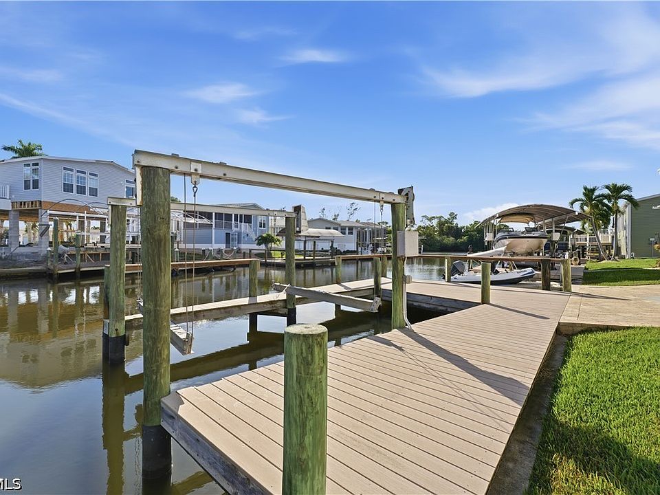 11391 Cypress Ln, Fort Myers Beach, FL 33931 | MLS #2026020491