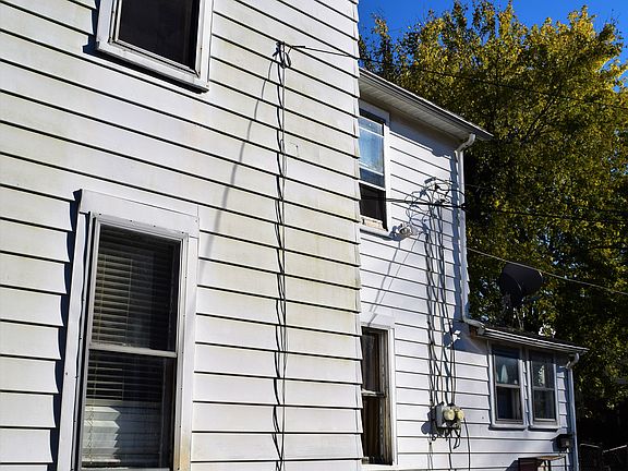 5th image of 710 E Sycamore St