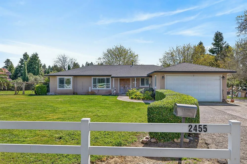 2455 Higgins Rd photo 1