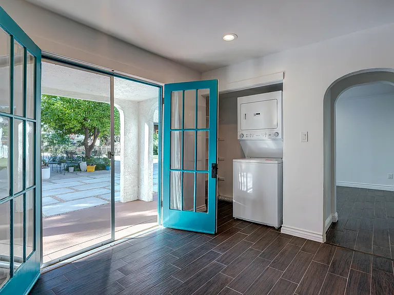 1476 N Wilson Ave — Photo 19
