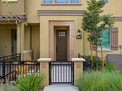 1387 W Middlefield Rd, Mountain View, CA, 94043