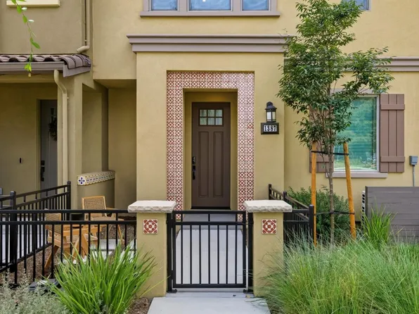 1387 W Middlefield Rd, Mountain View, CA 94043