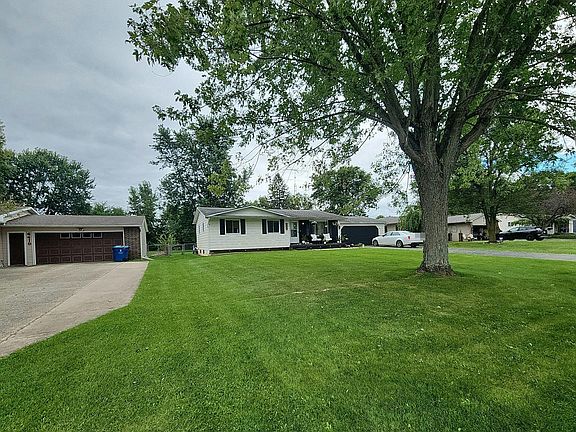 3rd image of 4427 Regency Rd