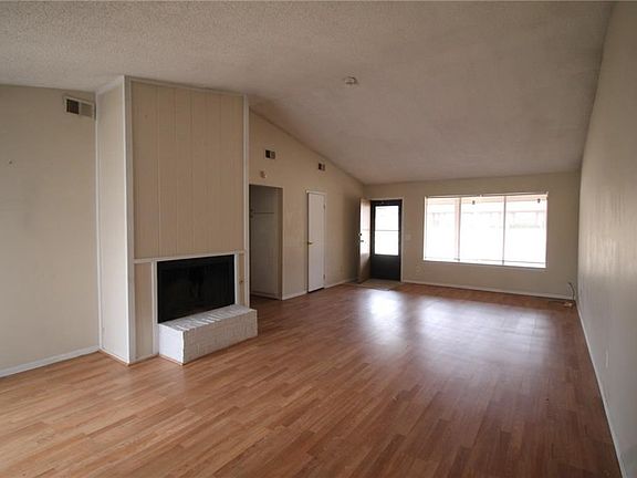 4th image of 2737 Indian Creek Blvd