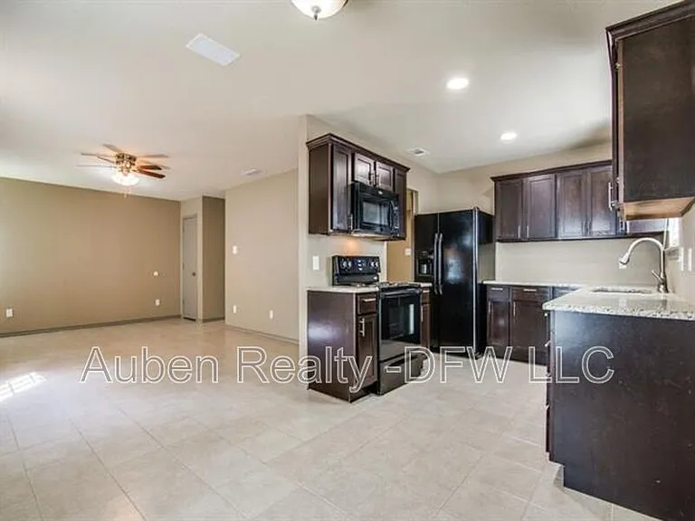 7716 Sable Ln — Photo 9