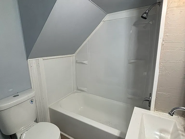 19 Grand Ave #5 — Photo 6