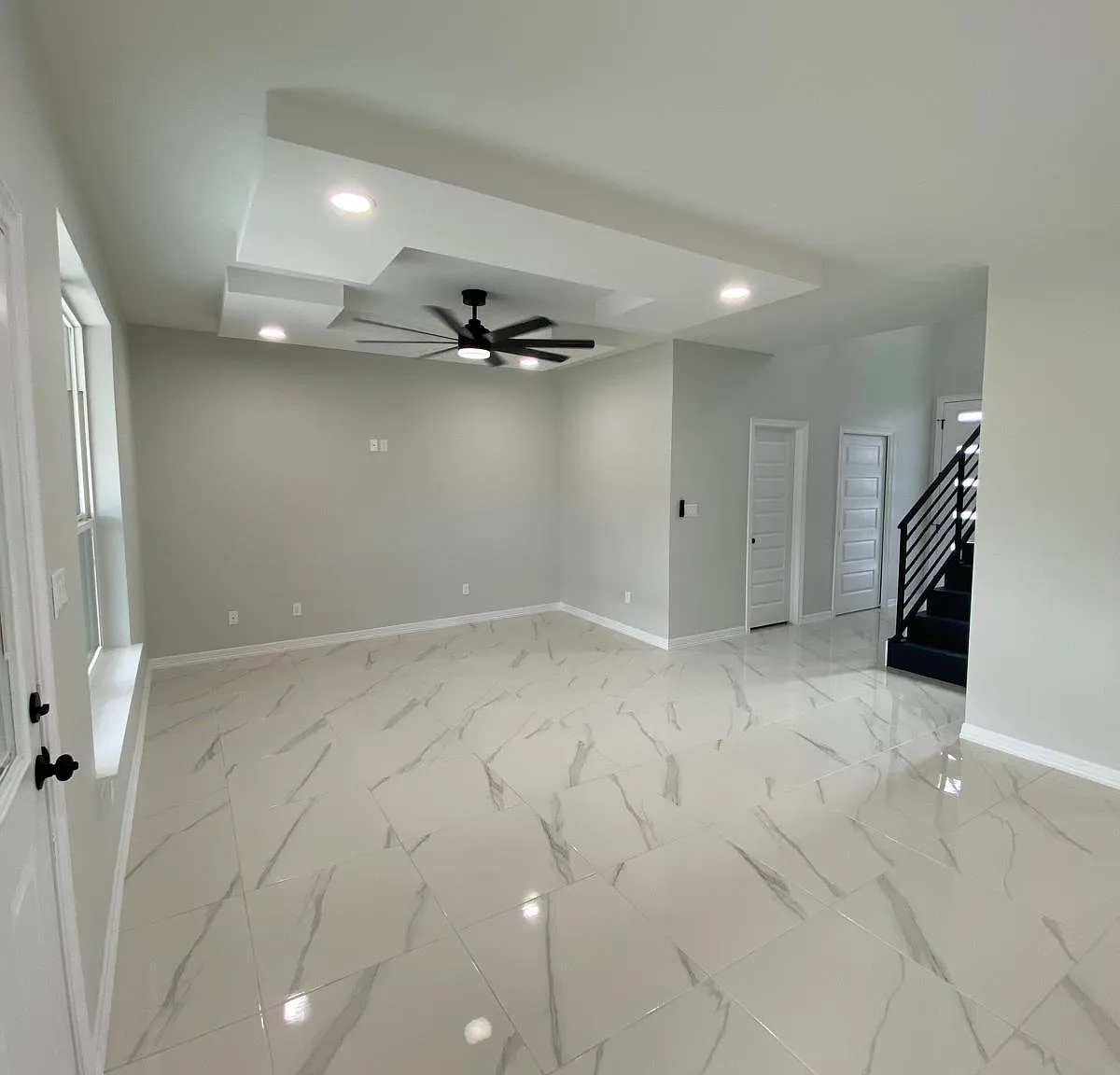 3 bed, 2.5 bath, 1857 sqft, $1,895 — Photo 3