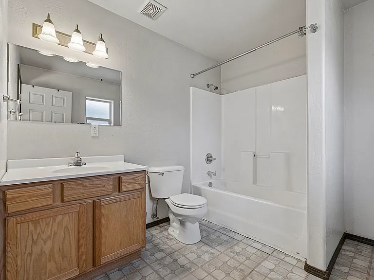 Meadowbrook Dr — Photo 15