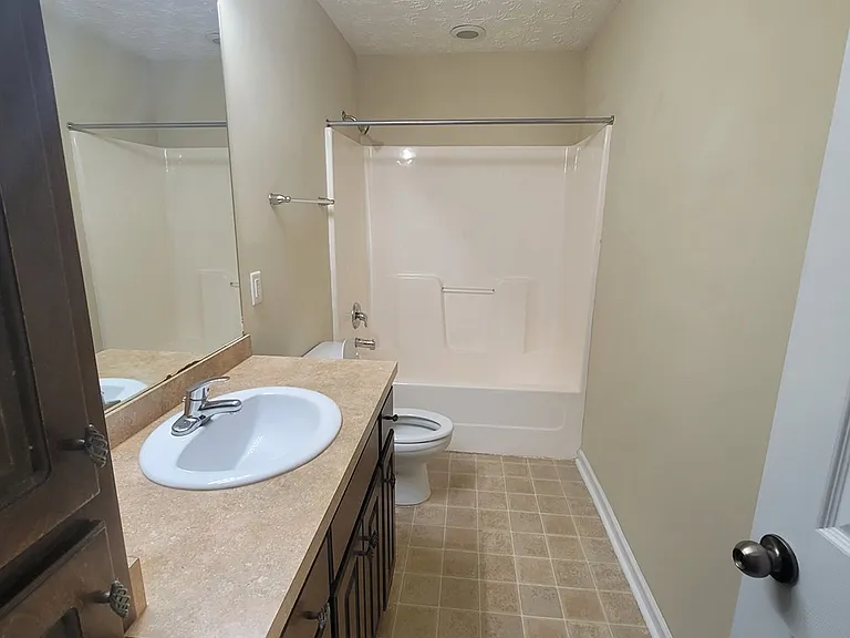 815 Mill Pond Dr — Photo 8