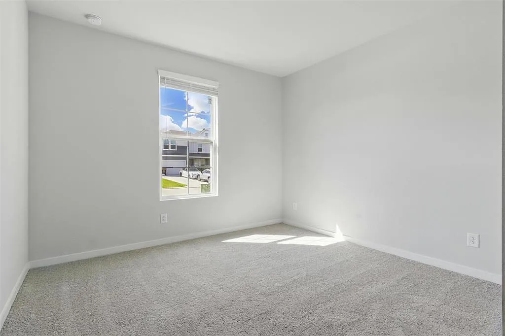 3 bed, 2.0 bath, 1869 sqft, $1,850 — Photo 3