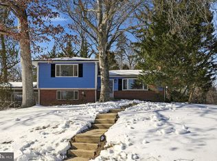 9732 Saint Andrews Dr, Fairfax, VA 22030