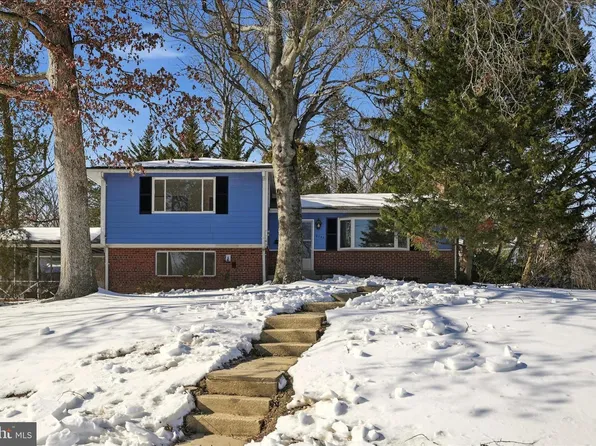 9732 Saint Andrews Dr, Fairfax, VA 22030