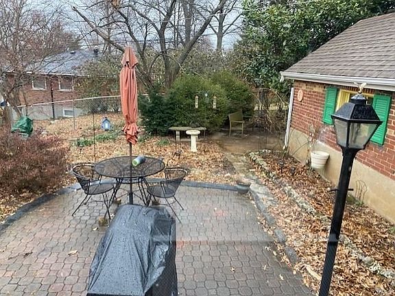 3rd image of 9402 Lavern Pl