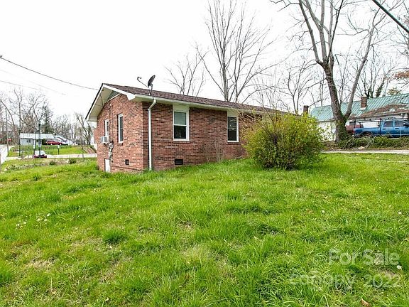 4th image of 631 Beech St