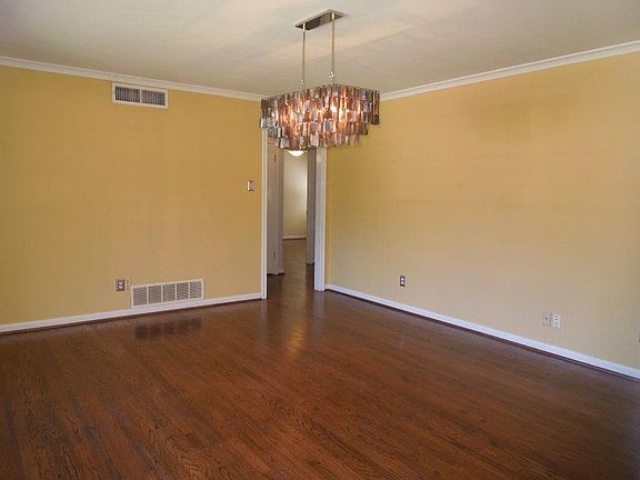 3rd image of 623 Downing Dr