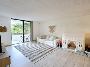 2500 Parkview Dr APT 412, Hallandale, FL 33009