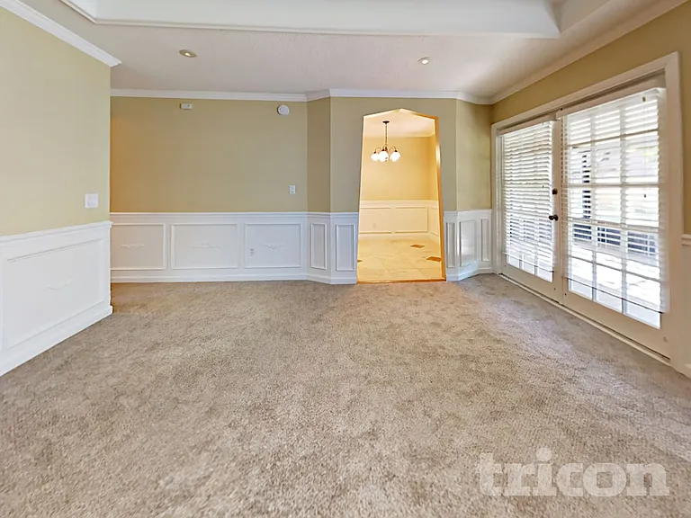 4324 Queensway Dr — Photo 5